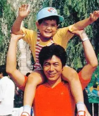 《妈妈不在的夏天》：母爱缺席下的成长蜕变，国产青春片能否找回真实？